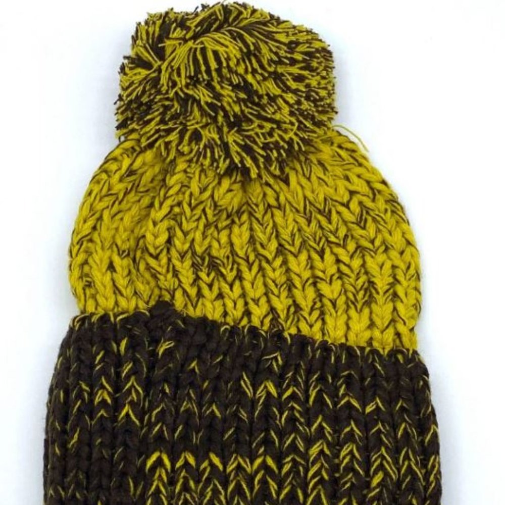 THICK KNIT YELLOW BLACK POM POM BEANIE WINTER CAP HAT - IOWA HAWKEYES COLORADO